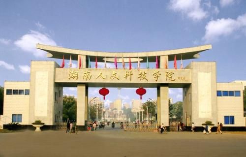 湖南兩所知名大學(xué)共同選購濾中濾開水器62臺