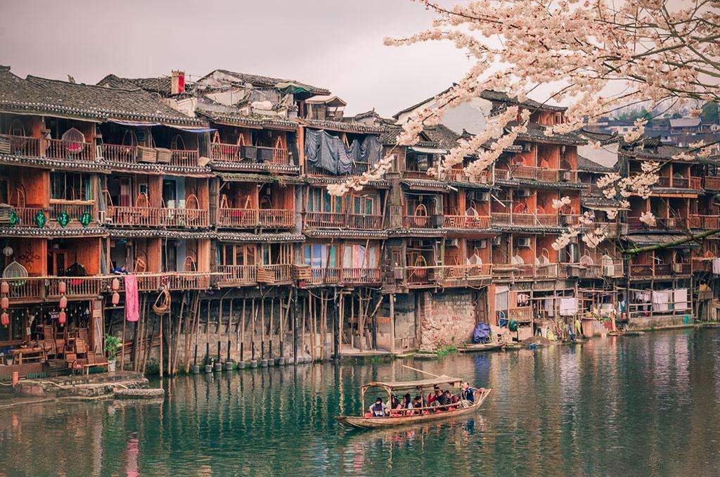 濾中濾開水器進駐湖南省湘西吉首市！