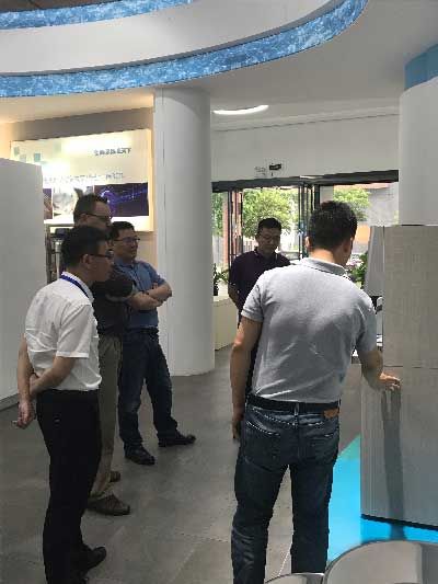加強(qiáng)國(guó)際合作，促進(jìn)共同發(fā)展，美國(guó)洛杉磯客戶來(lái)濾中濾洽談合作